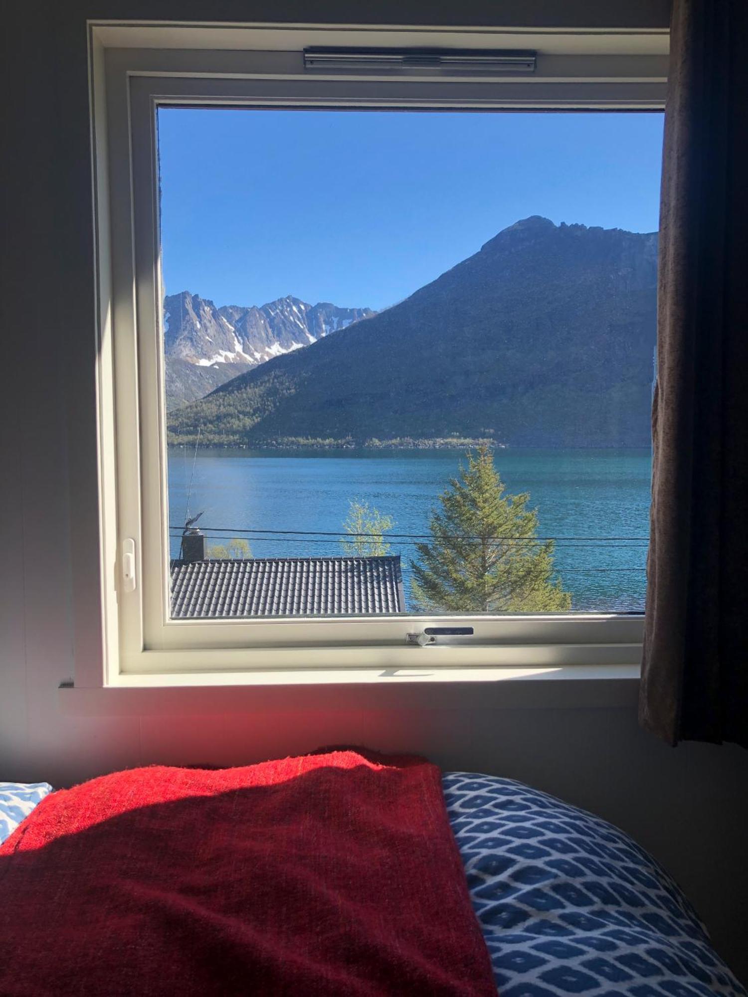 Segla Guesthouse - With View Of Fjord Fjordgard الغرفة الصورة